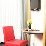 מלון & Fuerstenhof Am Bauhaus 3*