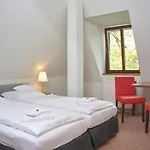 מלון & Fuerstenhof Am Bauhaus 3*
