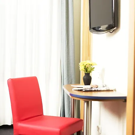 Hotel & Fuerstenhof Am Bauhaus 3*