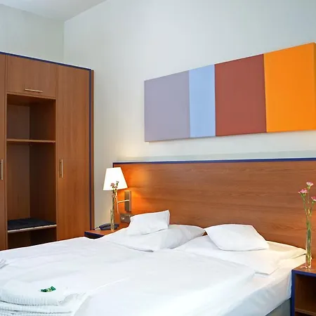 Hotel & Fuerstenhof Am Bauhaus 3*